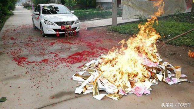 新车提车必做三件事,刚提的新车就让人撞了