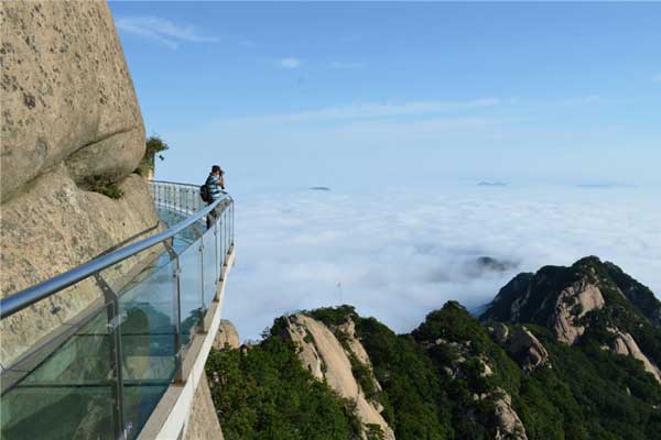 全球最惊险的玻璃栈道,中国最惊险恐怖的玻璃栈道