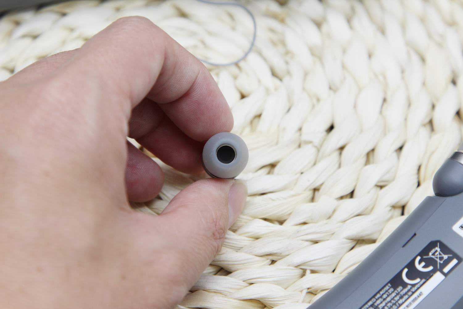 亲临感极致的音效享受---LGHBS-W120颈带式立体声蓝牙耳机体验