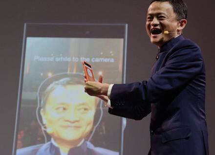 “脸能当卡刷”不再是空话!在中国干这些事儿,都得刷脸呢!