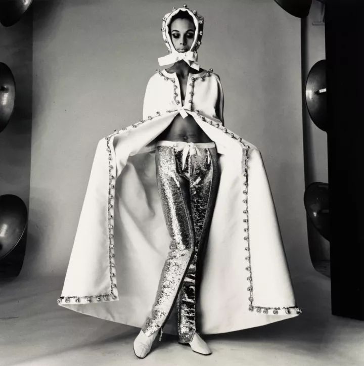 世界摄影大师经典作品欣赏,摄影100张世界摄影大师的黑白作品