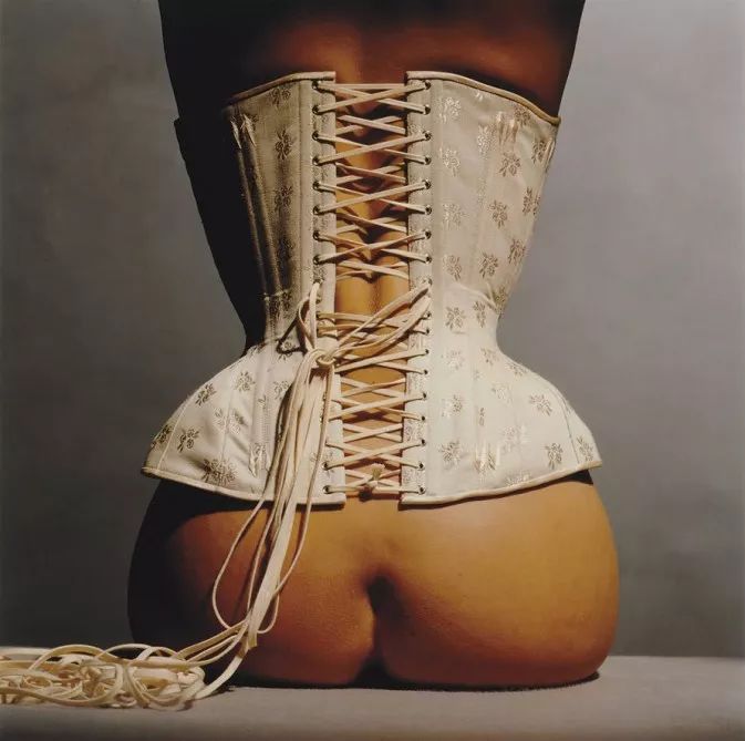 世界摄影大师经典作品欣赏,摄影100张世界摄影大师的黑白作品