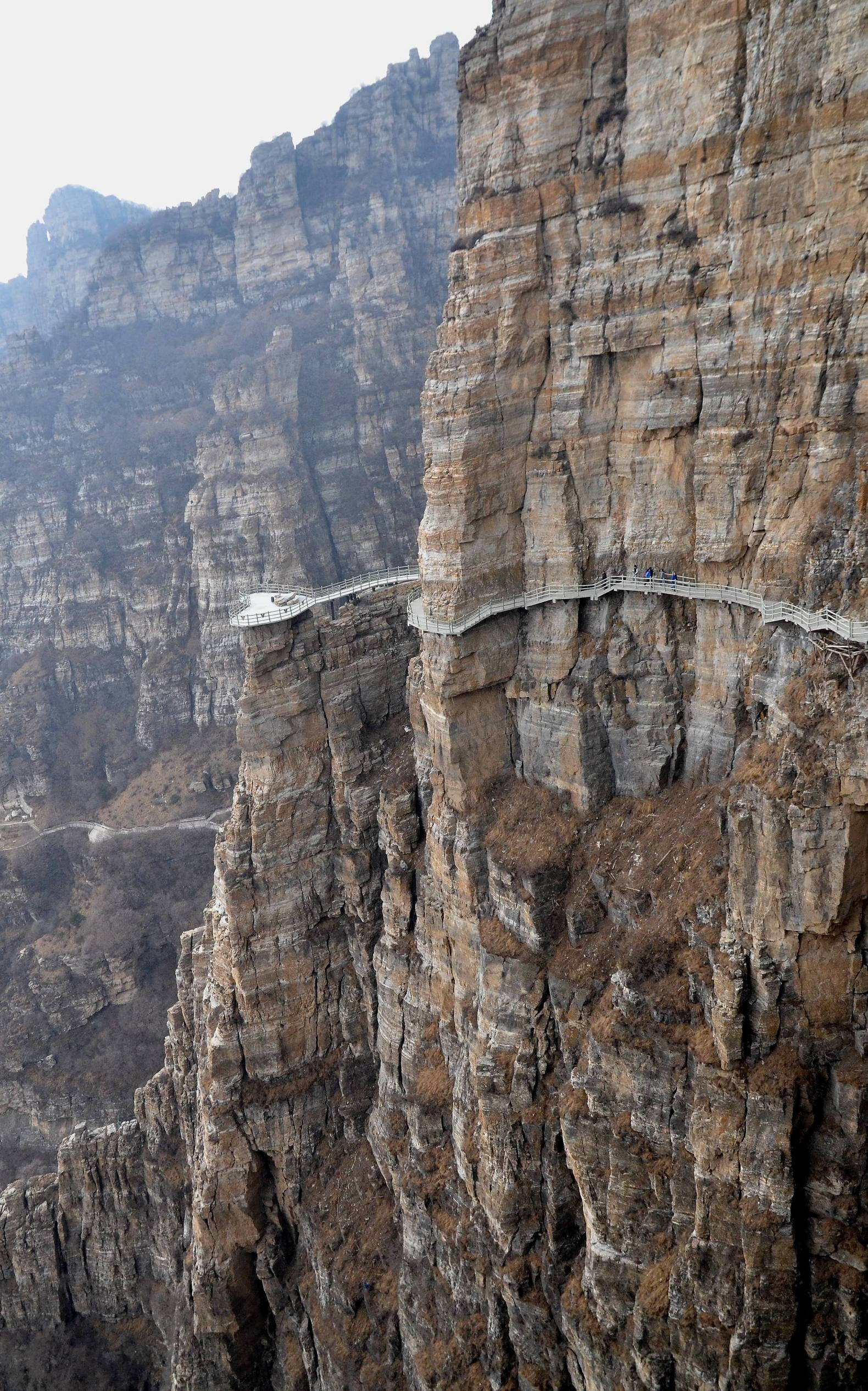 全球最惊险的玻璃栈道,中国最惊险恐怖的玻璃栈道