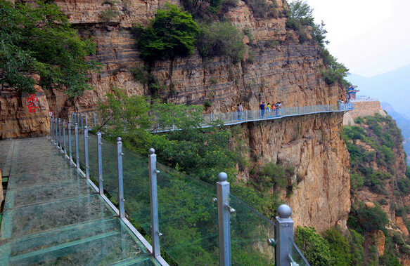 全球最惊险的玻璃栈道,中国最惊险恐怖的玻璃栈道