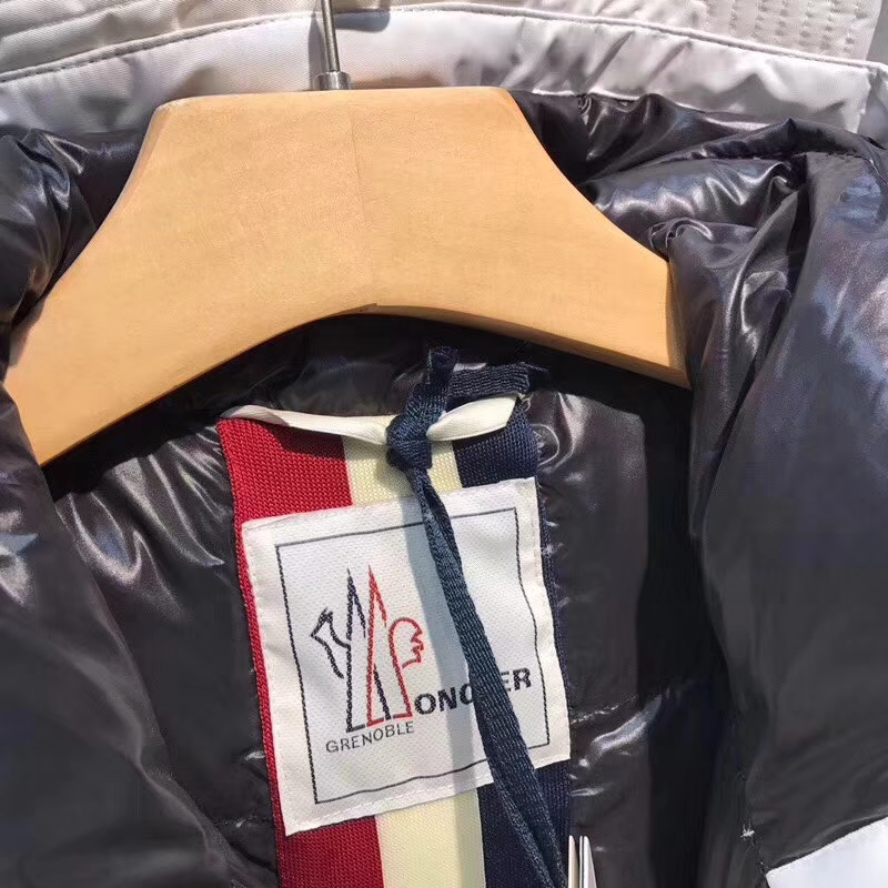 moncler和offwhite联名羽绒服,比moncler还高级的羽绒服