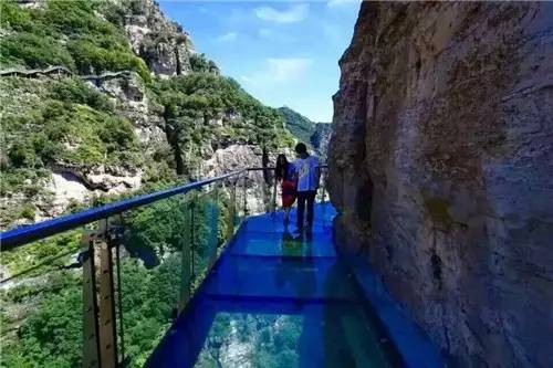 全球最惊险的玻璃栈道,中国最惊险恐怖的玻璃栈道