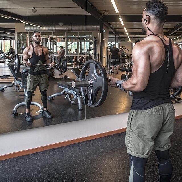 如何按让肩胛骨更凸出,肩胛骨突出怎么矫正一周见效