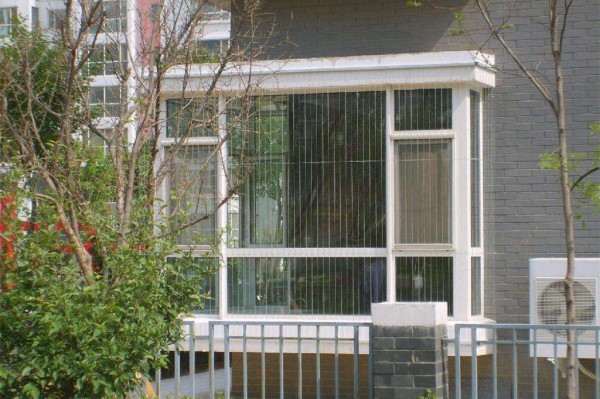 物业不让装防护栏怎么办,二楼不装防护栏是不是容易招小偷