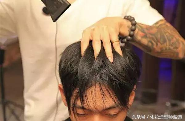 不会自己编头发,自己不会做发型