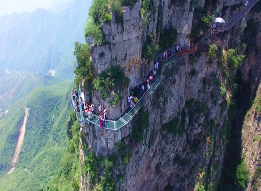 全球最惊险的玻璃栈道,中国最惊险恐怖的玻璃栈道