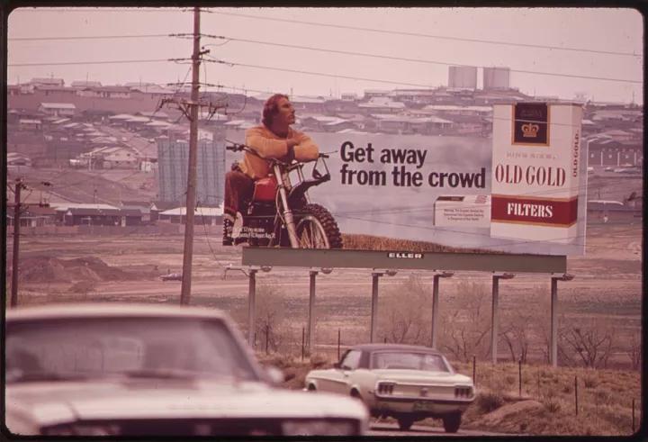 历时18年,美国政府终于让*草烟**公司上电视“认罪”