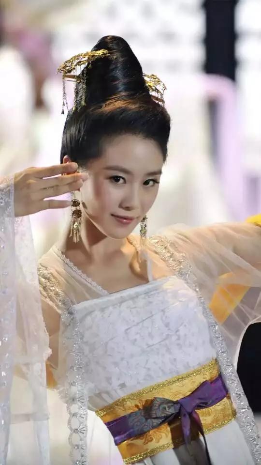 【美人阁】白衣如雪犹似画中仙。谁是你心目中的白衣女子（下）