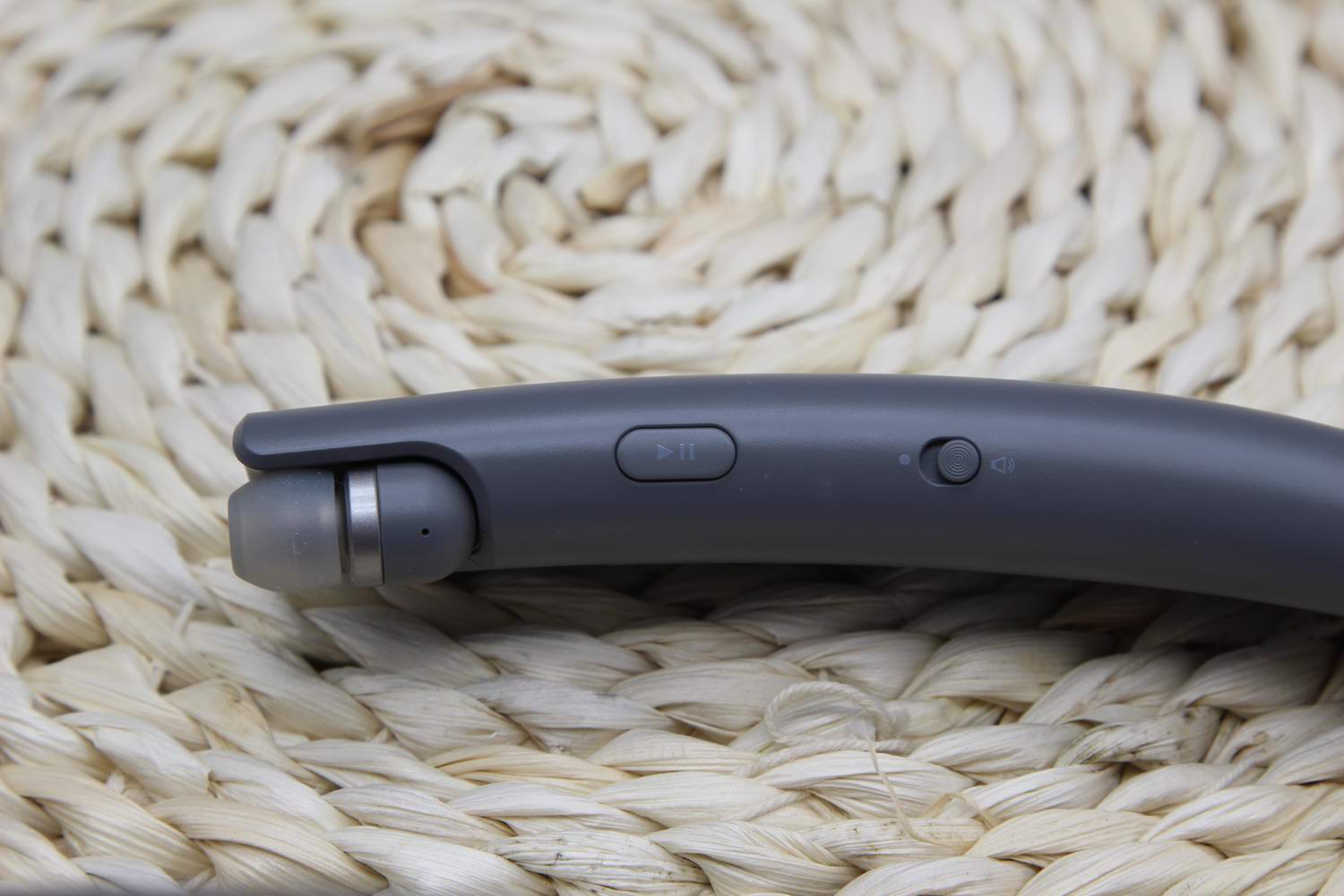 亲临感极致的音效享受---LGHBS-W120颈带式立体声蓝牙耳机体验