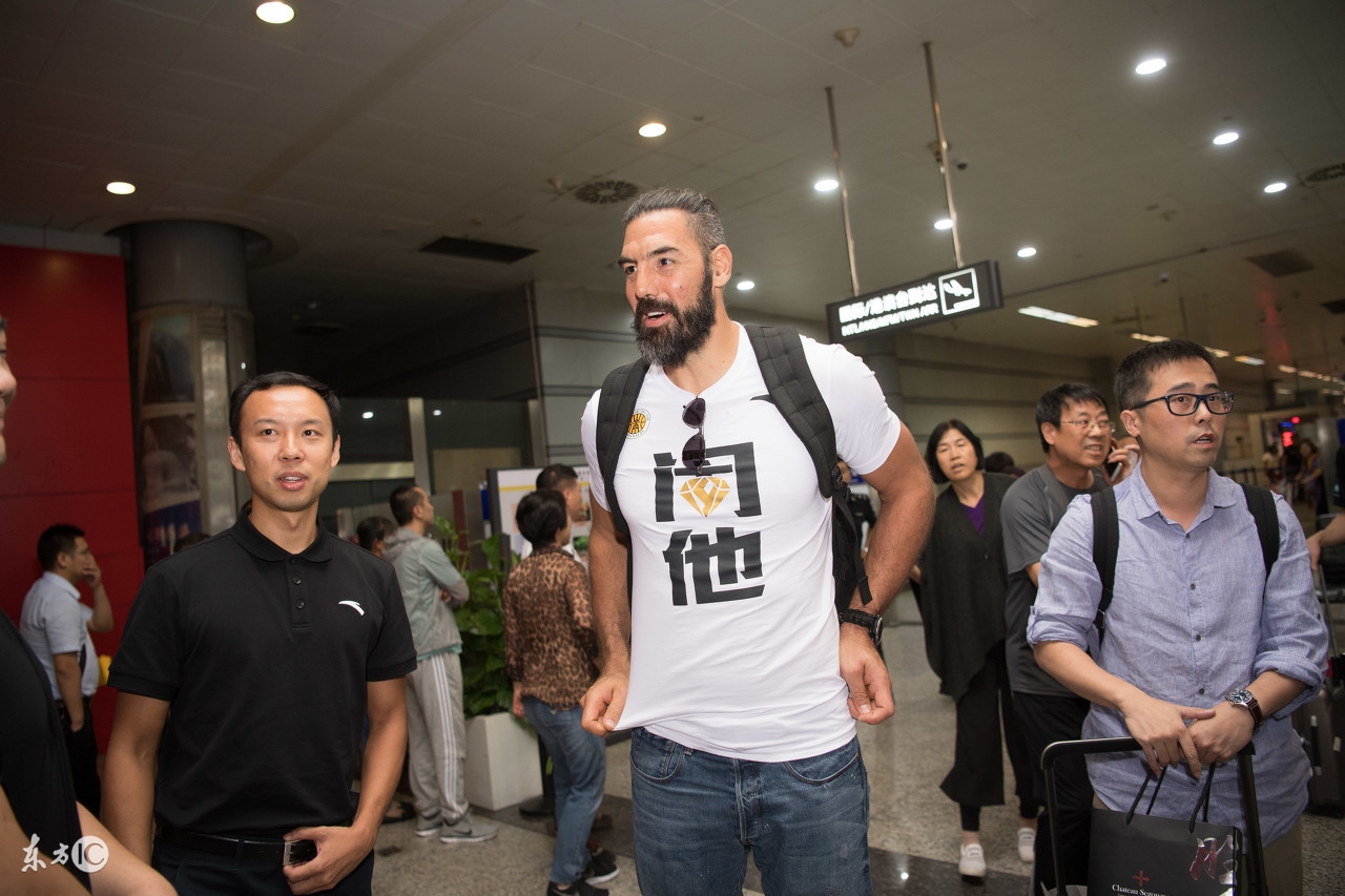 看看现在火箭队的全体球员都有谁,火箭队昔日老将都去哪了