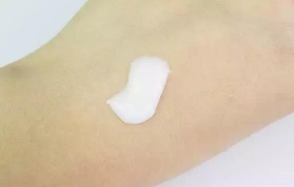 适合干皮的冬季水乳推荐,油皮敏感肌毛孔大适合用什么水乳