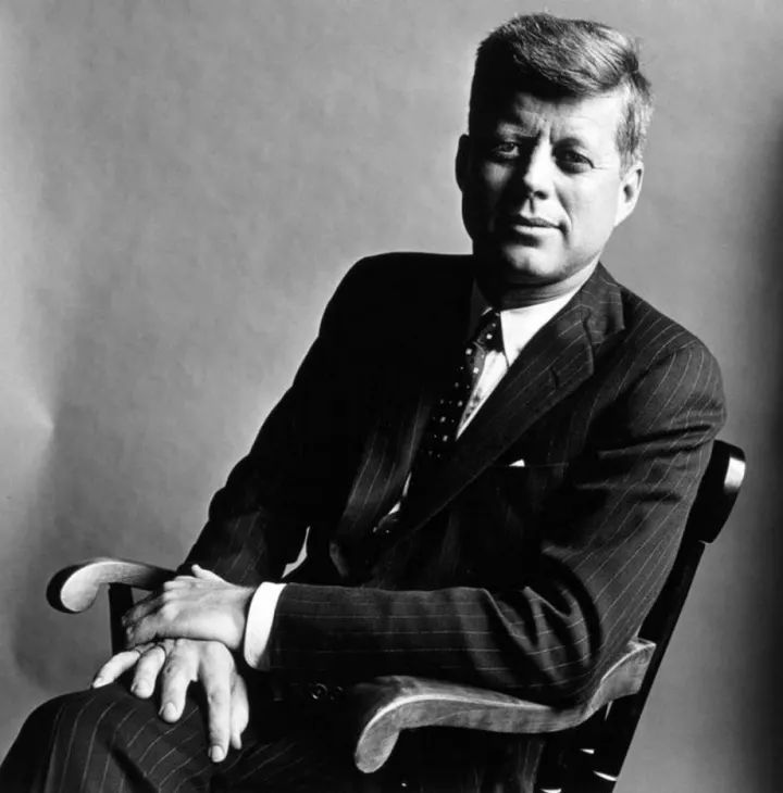 世界摄影大师经典作品欣赏,摄影100张世界摄影大师的黑白作品