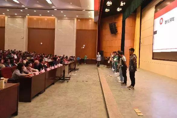 贵州疾控专家进校园:假如室友患了艾滋病你会害怕吗?