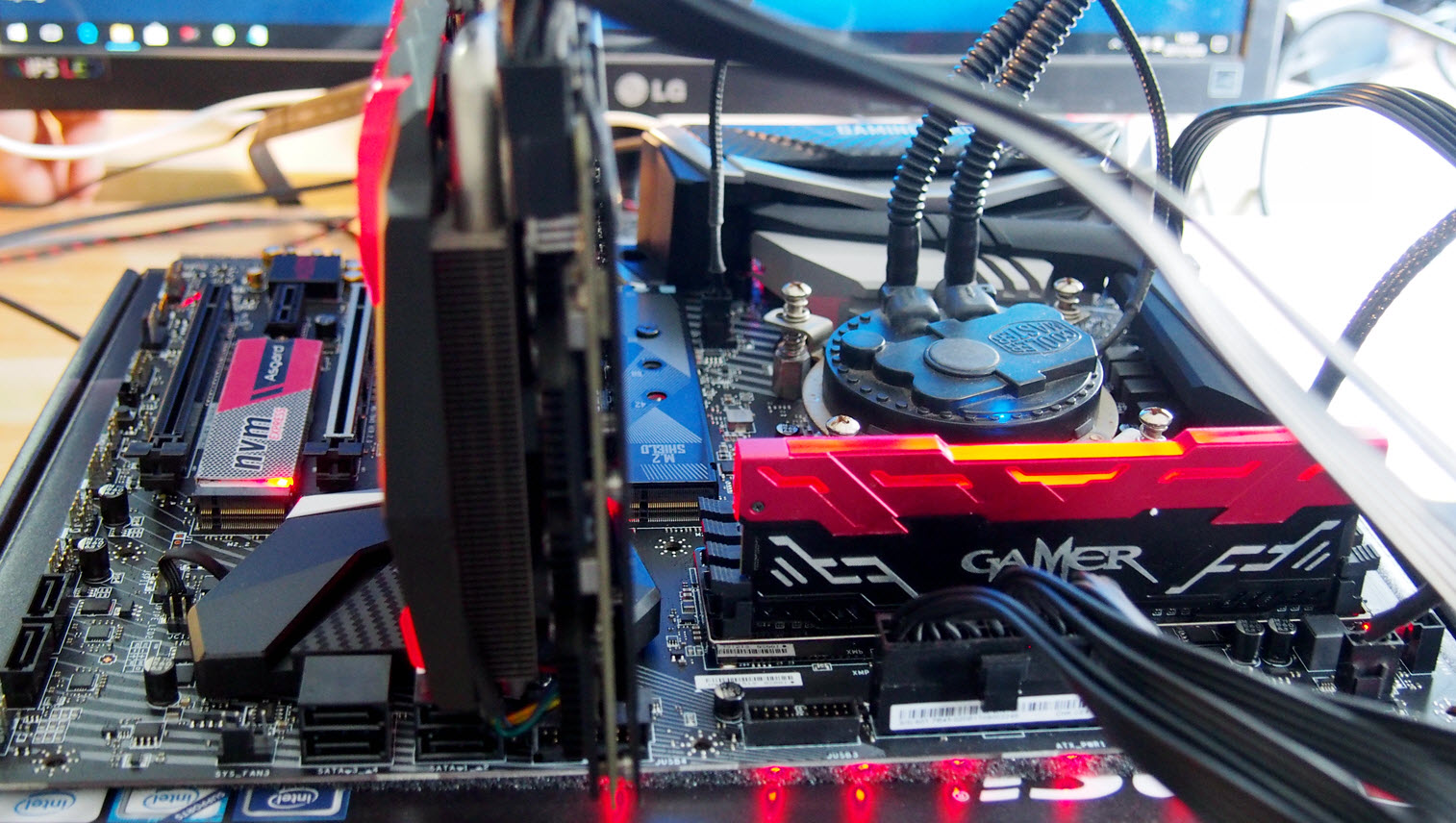 cod和战地射击手感对比,codwwii这款游戏怎么样