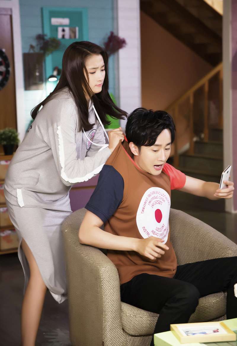 关晓彤和朱晓鹏的歌曲,朱晓鹏关晓彤吻戏