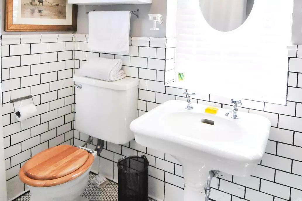 新房装修便携式马桶使用全过程,老房子安装虹吸式的马桶