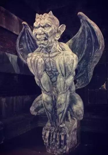 刺激的游乐场把男生吓哭了,刺激的游乐项目把人吓死