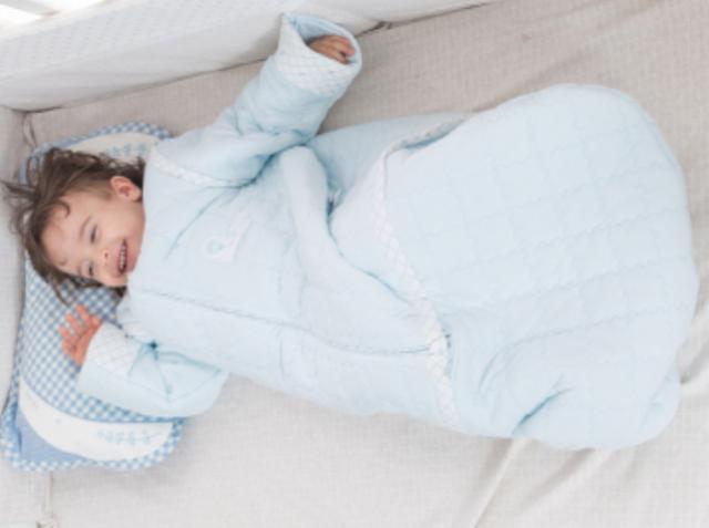 半夜哄孩子入睡,睡觉不老实的宝宝选择什么睡袋