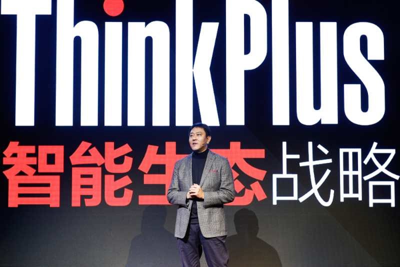 男人盯着会羡慕的笔记本，发布25周年纪念机型