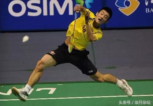 羽毛球自我提高方法,羽毛球姿势怎么自我矫正