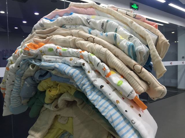 半夜哄孩子入睡,睡觉不老实的宝宝选择什么睡袋