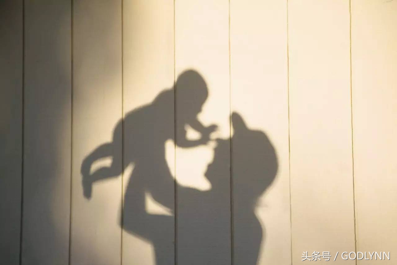 「GODLYNN」7年总监教你2个技巧,这样写文案既赚粉丝又赚口碑