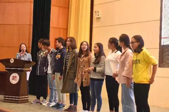 贵州疾控专家进校园:假如室友患了艾滋病你会害怕吗?