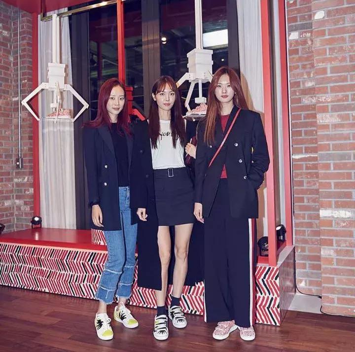 花5分钟，就把过时的基本款，变成了最火超模同款…