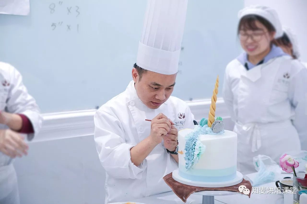 烘焙调色淡黄色配什么颜色,烘焙咖啡色调色方法