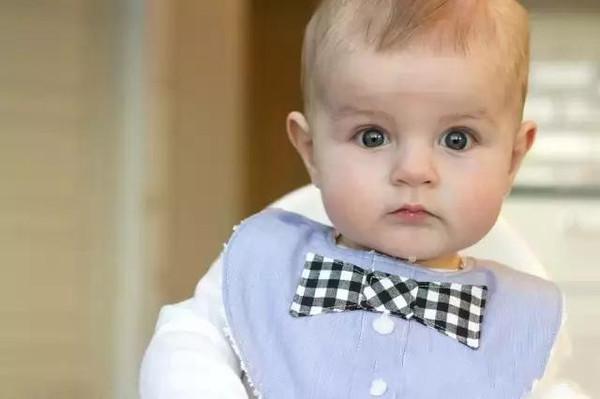 如何把旧牛仔裤变成新的,旧牛仔裤改变上衣