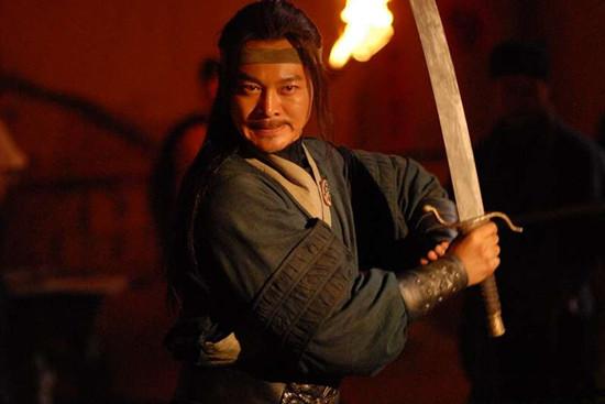 公务员斗胆挑衅娱乐界著名艺人，最后被逼做贼，并赔偿药费误工费