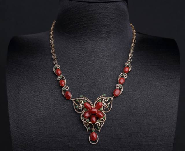 红珊瑚项链有什么作用,戴珊瑚项链的正确方法