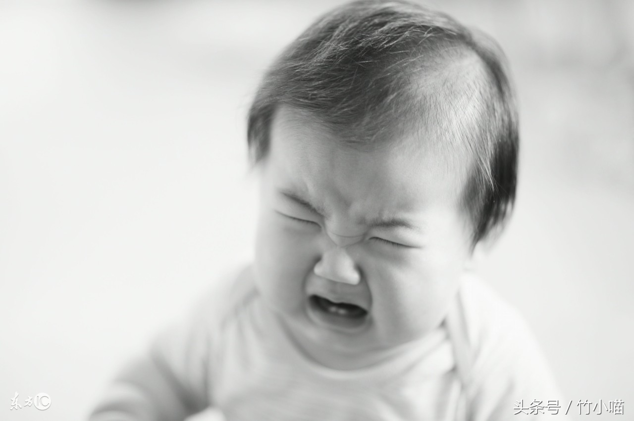 老大照书养,老二当猪养!给宝宝吃假奶粉,妈妈你良心不会痛吗?