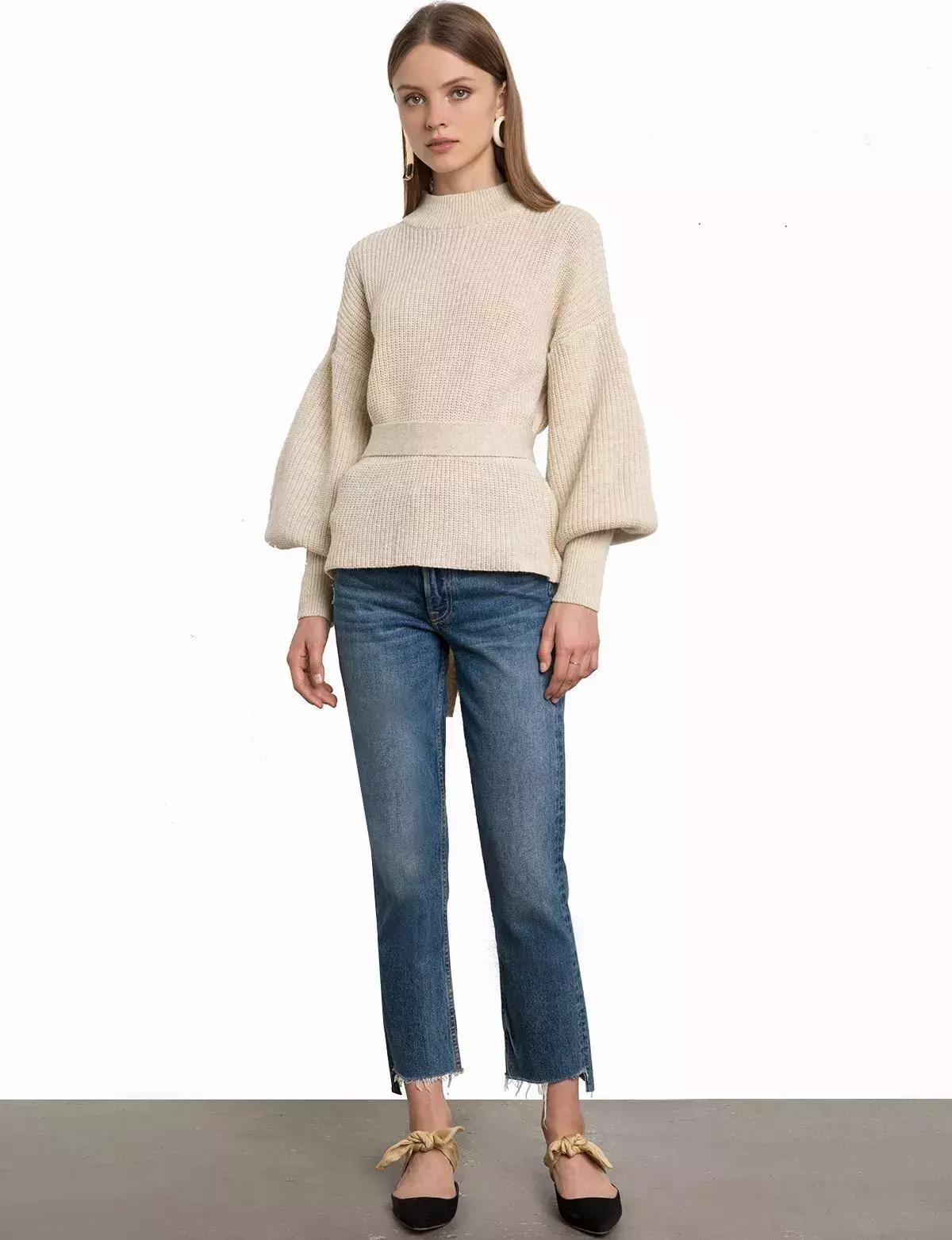 冬天纯色毛衣的高级穿搭,秋冬人手一件的毛衣怎么穿更好看