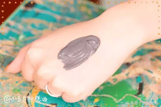 为什么抹了护肤品皮肤还要起皮,为什么抹了护肤品感觉很油