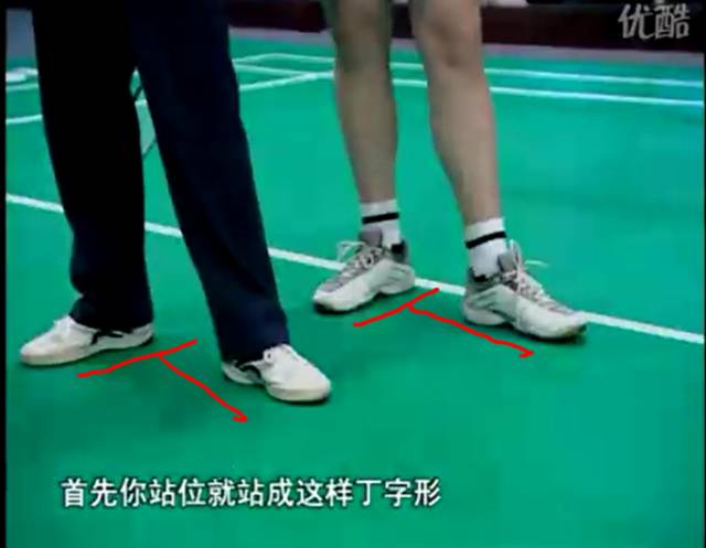 羽毛球发球正手发高远球视频,羽毛球正手发高远球详细步骤文字
