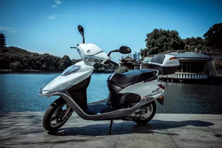 汽车自动灯测评,铃木110踏板摩托车最新款电喷