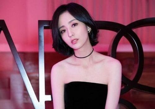 张柏芝带娃蹉跎得还没陈乔恩抗老，AB额前碎发更是暴露了产后烦恼