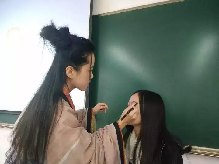 知道孩子在国外是这样的，爸妈放心让他们出国留学吗？