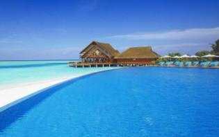 巴厘岛火山喷发了,中国游客被接回家了,日本韩国游客只能干瞪眼