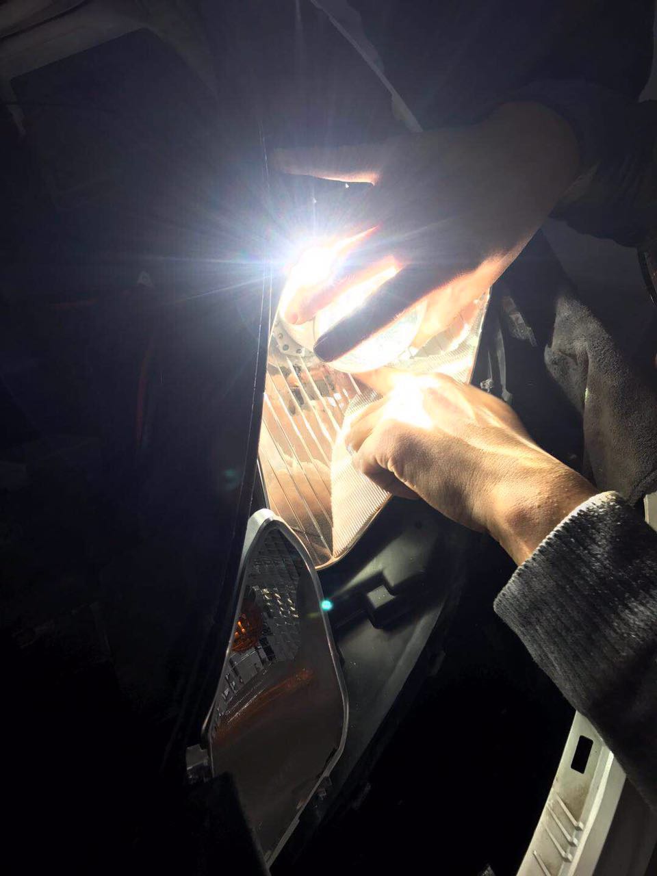 起亚k4氙气灯改装,起亚k2改海拉灯