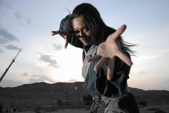 公务员斗胆挑衅娱乐界著名艺人，最后被逼做贼，并赔偿药费误工费