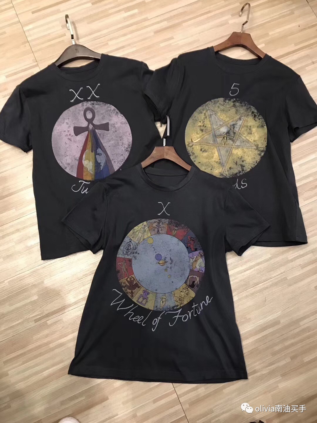 南油卖T恤扎堆上新的时刻来了,大牌是否真的好的照妖镜时刻