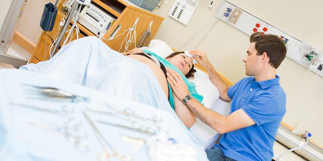 分娩妈妈怎么排便,拉梅兹呼吸法能减轻紧张情绪吗