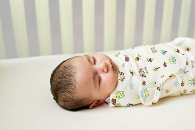 半夜哄孩子入睡,睡觉不老实的宝宝选择什么睡袋