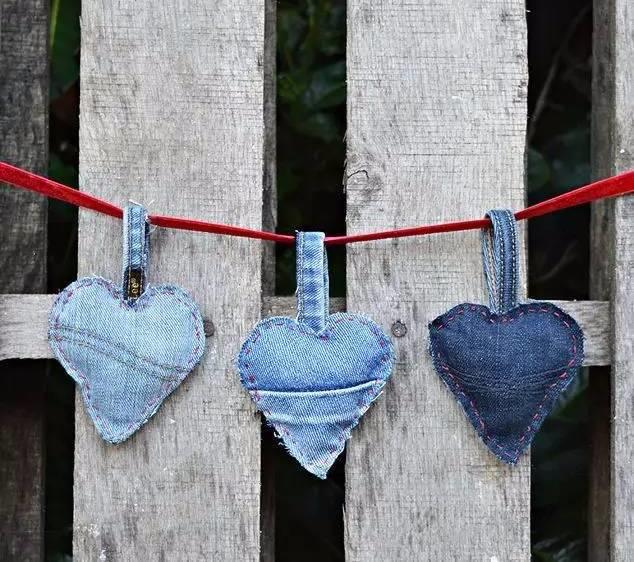 如何把旧牛仔裤变成新的,旧牛仔裤改变上衣